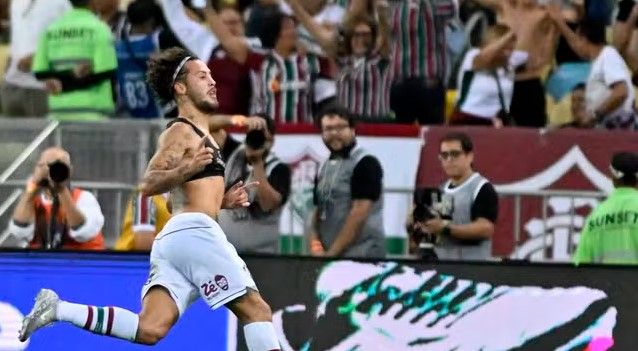 Guga marca golaço no fim, e Fluminense vence Vasco de virada no Brasileirão