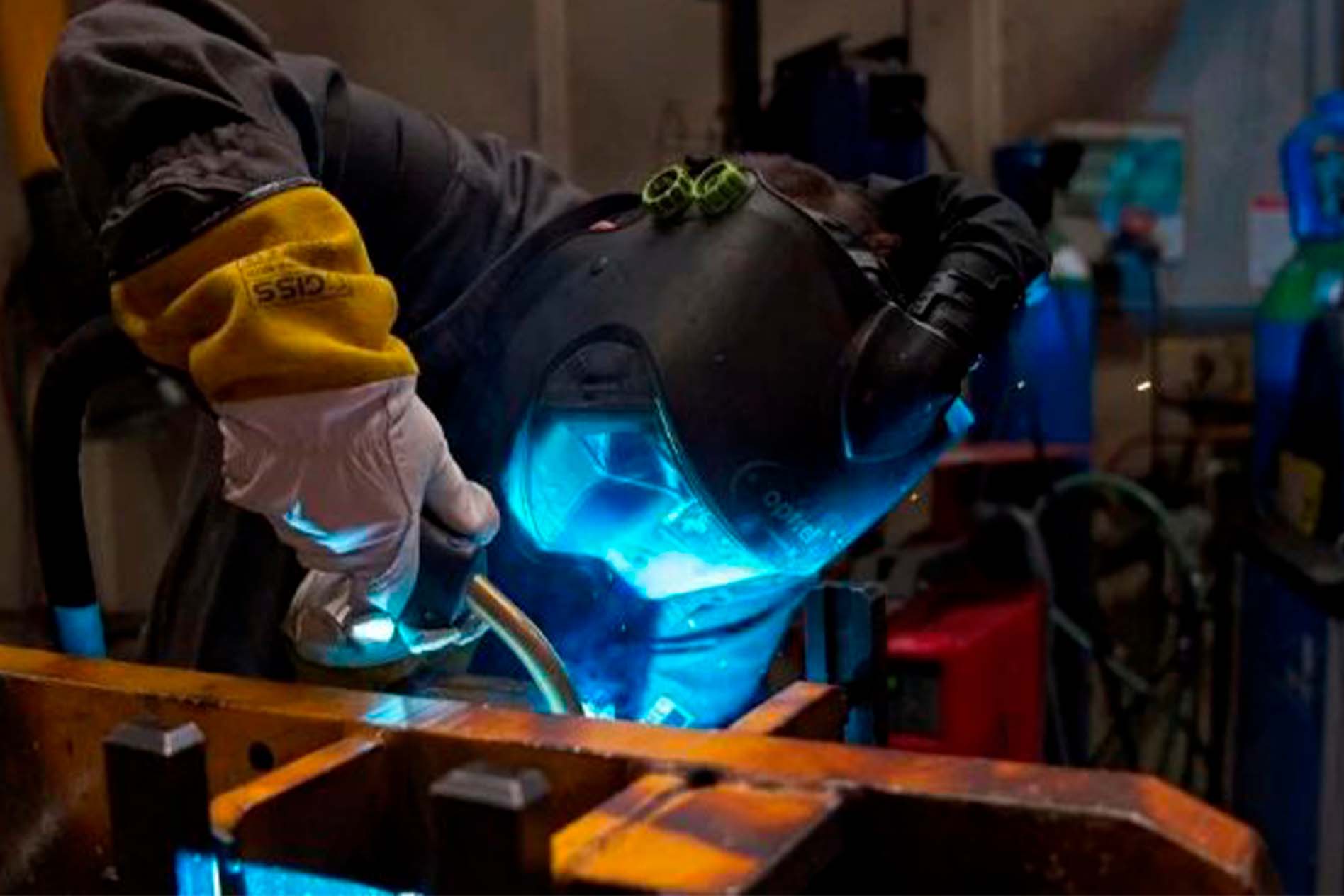 Produção industrial fica estável em dezembro, aponta IBGE