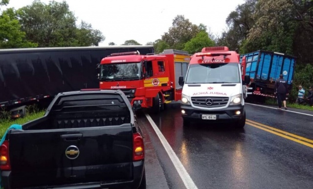 Diretor de escola e dono de loja morrem em grave acidente na BR-280 em SC