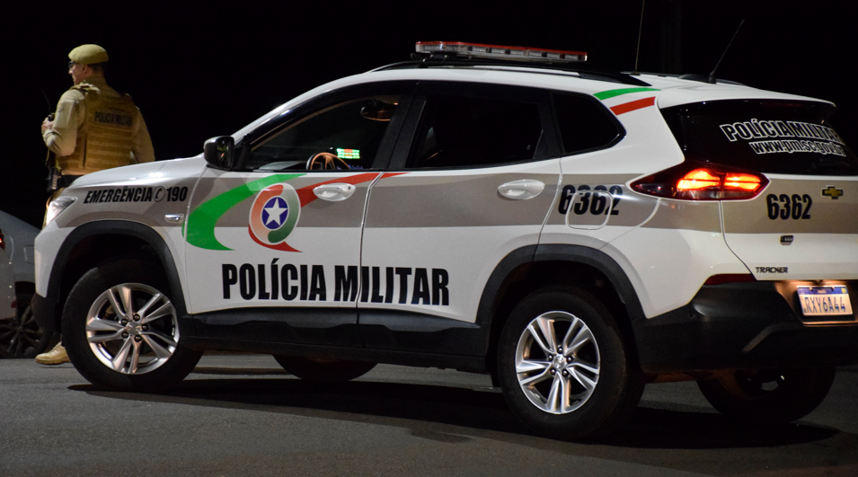 Adolescente é flagrado pilotando moto irregularmente no centro