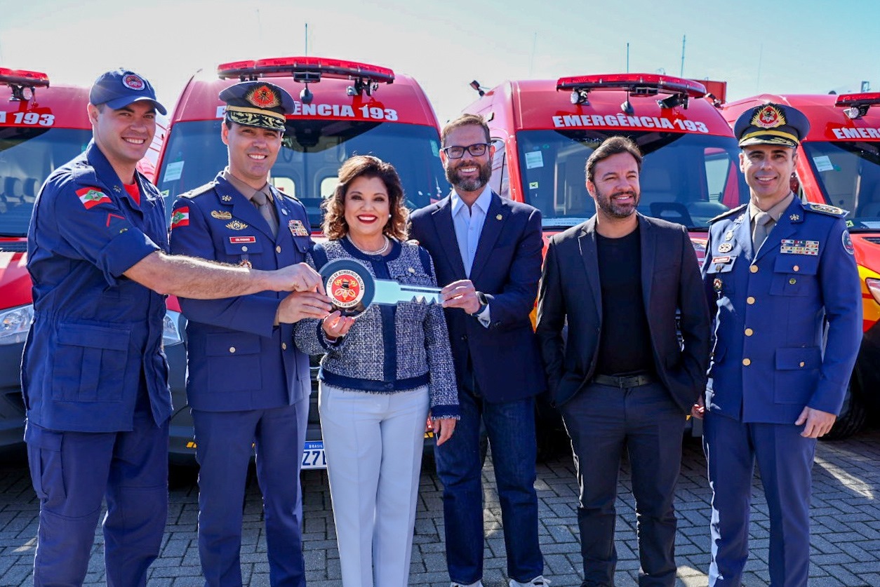 Mais de R$ 15 mi são entregues em viaturas e equipamentos e quase 500 militares são promovidos em SC