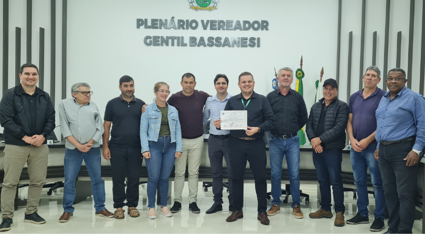 Vereadores realizam entrega de Moção de aplausos ao Sicoob São Miguel