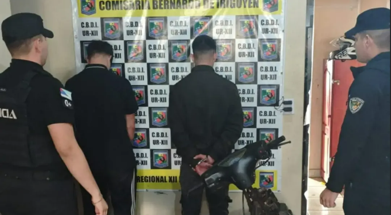 Motocicleta furtada na Argentina é recuperada pela polícia durante abordagem