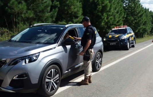 Mais de 1,4 mil ocorrências de excesso de velocidade são registradas durante Operação Independência em SC