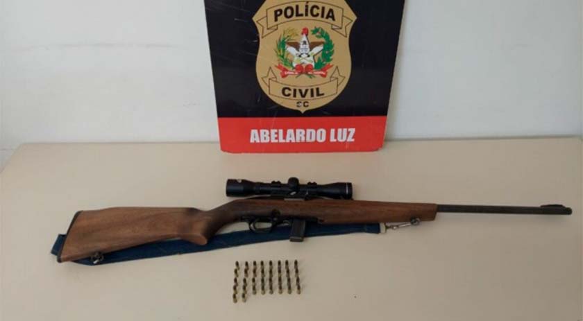 Homem é preso em flagrante por posse ilegal de arma de fogo