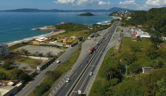 Mais de 2 milhões de pessoas devem passar pela BR-101 em SC no feriado de Natal