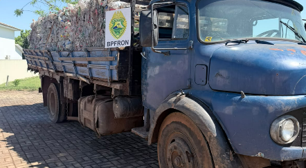 Caminhão carregado com recicláveis é apreendido pelo BPFRON