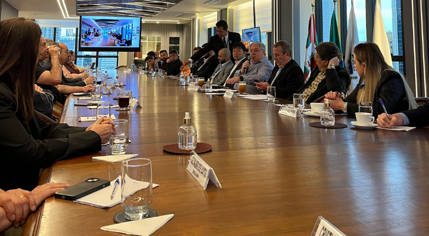 Diretor da Ascoagrin palestra durante evento da ACP em Curitiba
