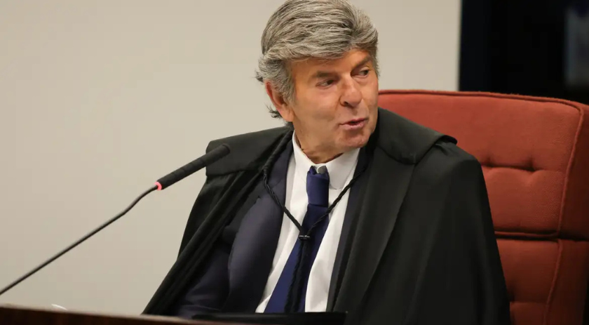 Fux absolve Bolsonaro e condena Braga Netto e Cid pela trama golpista