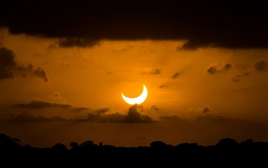 Primeiro eclipse solar parcial 2025 ocorre neste sábado, veja onde será visível e como observar