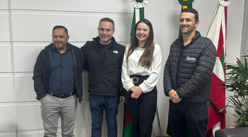 Deputado Fábio Schiochet entrega emenda de R$ 400 mil para a saúde do município