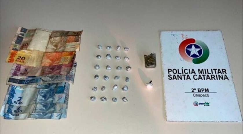 Adolescente é apreendido com drogas