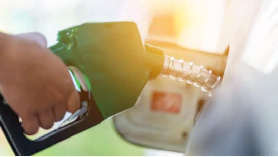 O que é a nova gasolina E30 e o que ela faz no seu carro