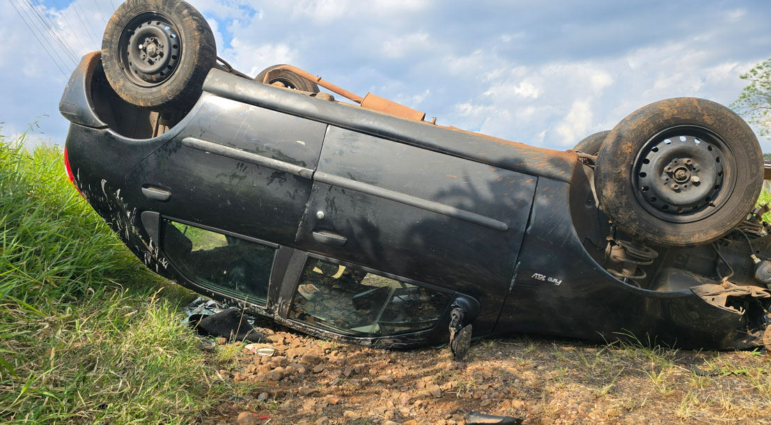 Veículo capota na BR-163, entre o Campo do Palmeirinha e a Vila Rural