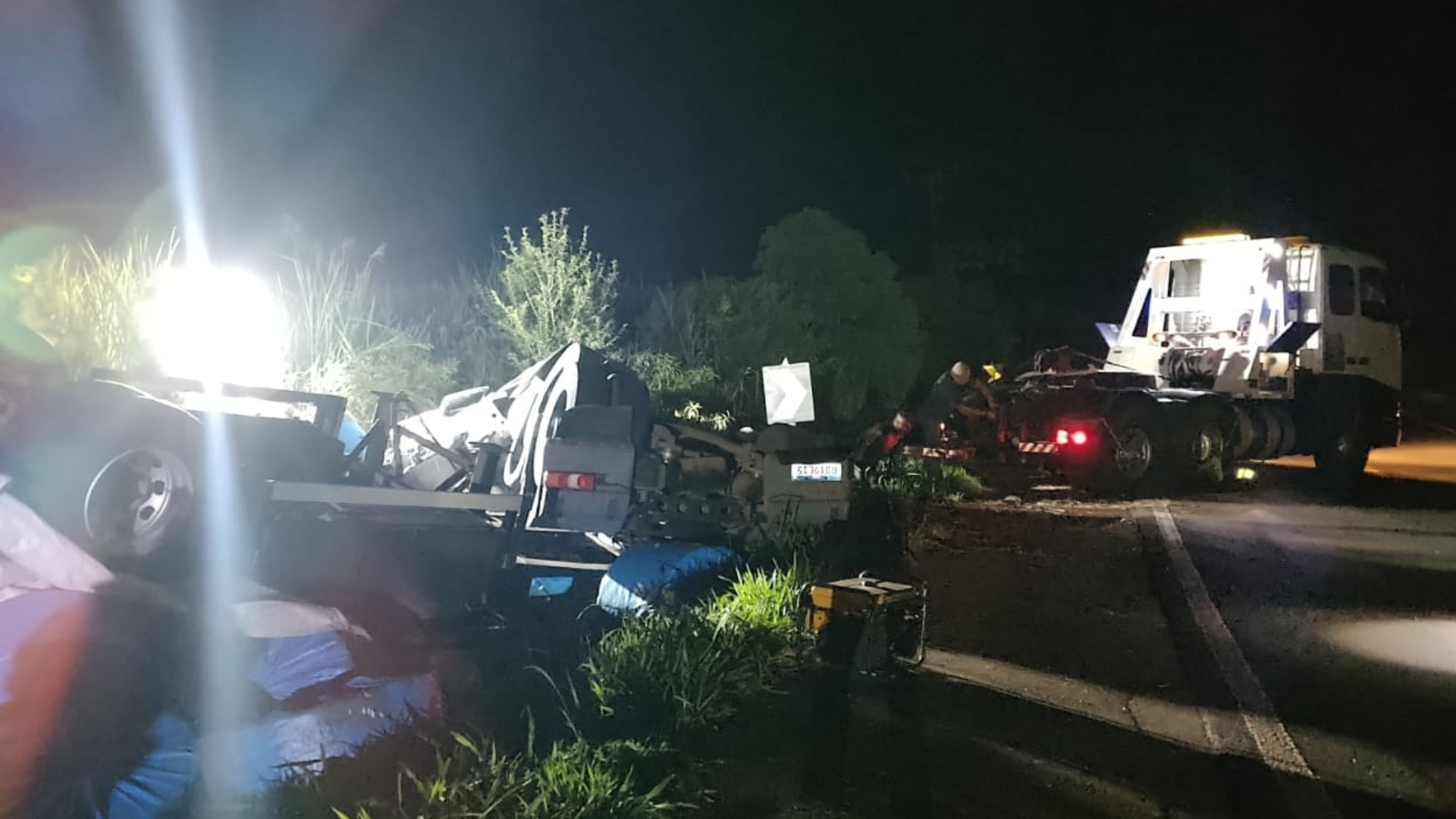 Motorista morre em tombamento de carreta na BR 163