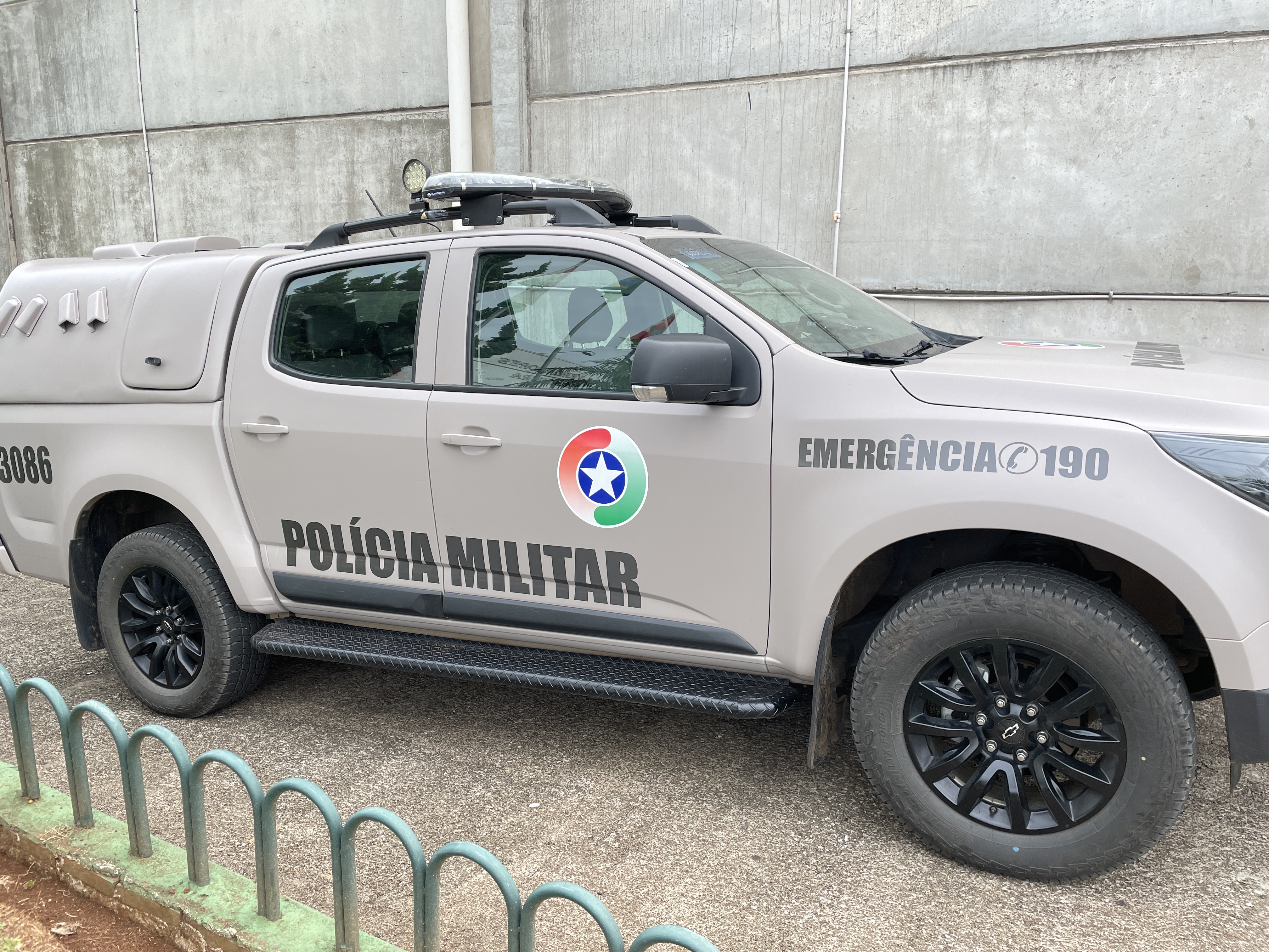 Jovem é flagrado dirigindo moto sem habilitação