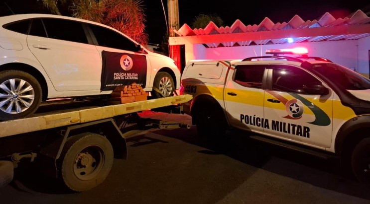 Mais de 17 quilos de maconha são apreendidos após fuga de veículo
