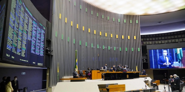 Medida provisória que reajusta em 9% salários de servidores do Executivo é aprovada pela Câmara