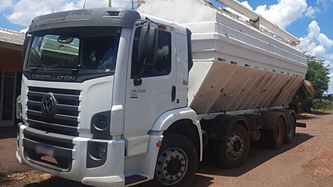 Caminhão com placas clonadas é apreendido pela Polícia Rodoviária