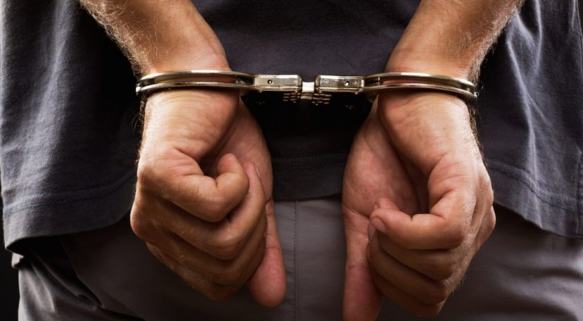 Homem é preso por desrespeitar medida protetiva