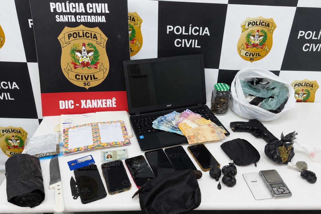 Jovem é presa por tráfico de drogas