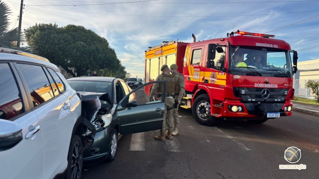 Motorista embriagado causa acidente com três veículos