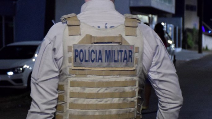 Homem descumpre medida protetiva e ameaça ex-companheira