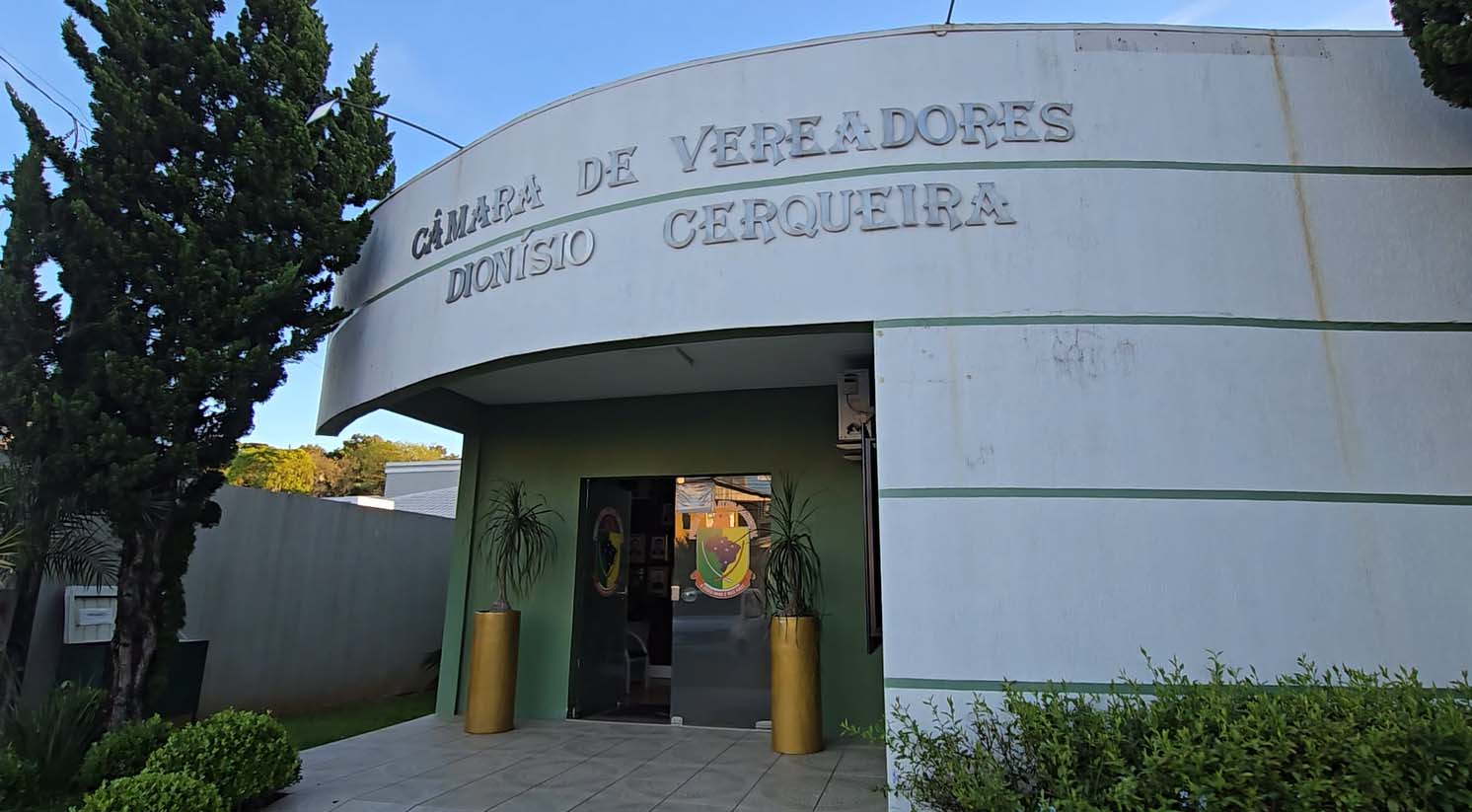 Câmara de Vereadores apresenta projetos sobre orçamento e circulação de veículos elétricos