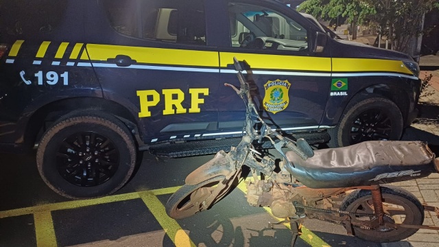 PRF aborda moto sem placa e iluminação com condutor embriagado