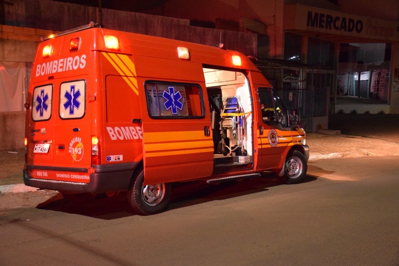 Duas pessoas ficam feridas em queda de motocicleta no interior de São José do Cedro