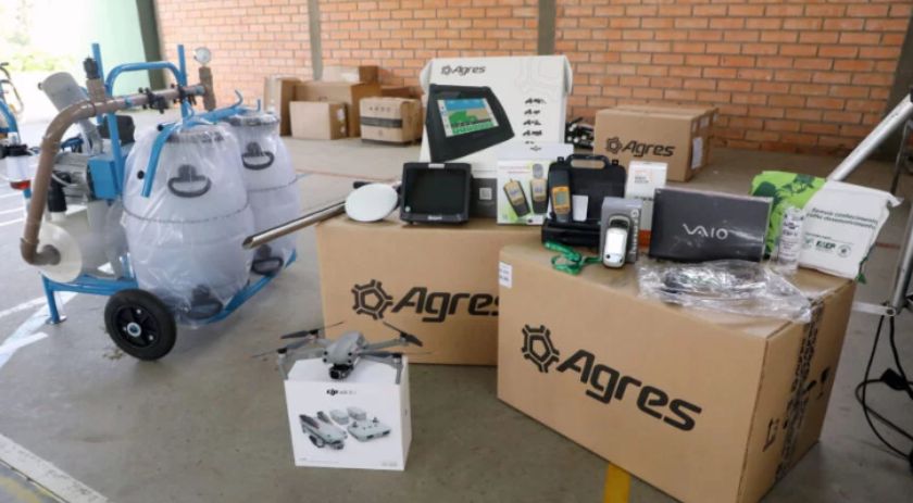 Colégios agrícolas do Paraná recebem drones, tablets e equipamentos tecnológicos