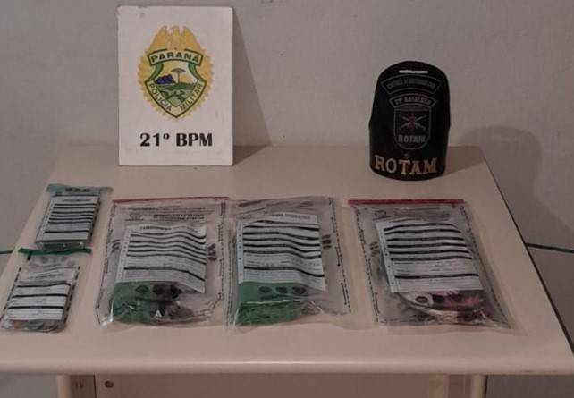 Após denúncia, ROTAM prende dois homens e uma mulher por tráfico de drogas