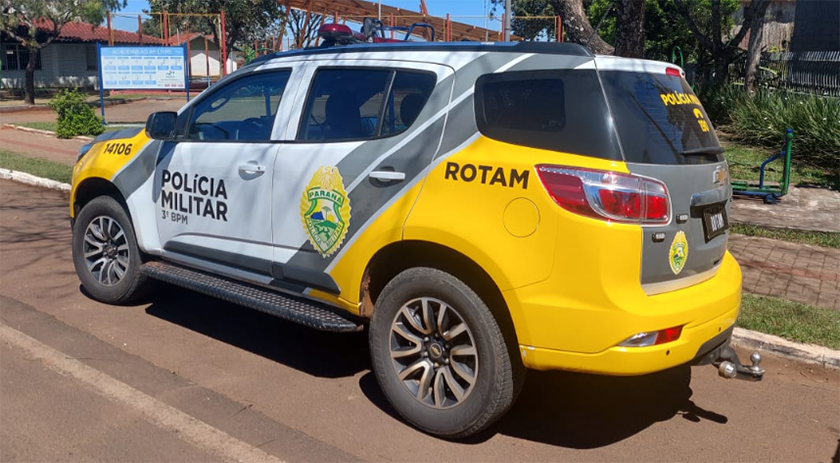 Homem furta porta do lixeiro para trocar por drogas e acaba preso PM