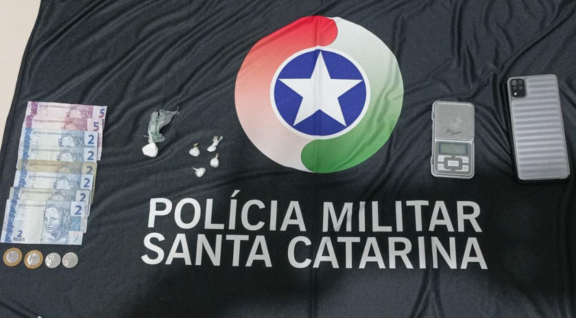 PM prende traficante e comprador com cocaína em São Miguel do Oeste