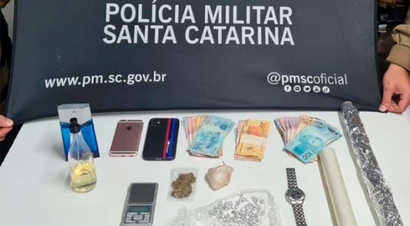Quatro menores são apreendidos com drogas