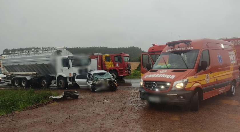 Mulher morre em acidente na BR-280 entre Flor da Serra do Sul e Marmeleiro