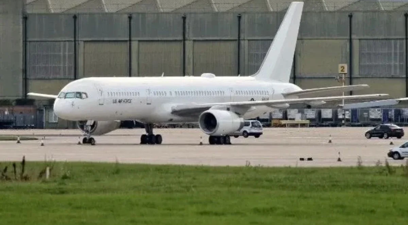 Avião militar dos EUA que pousou no Brasil trazia diplomatas, diz PF