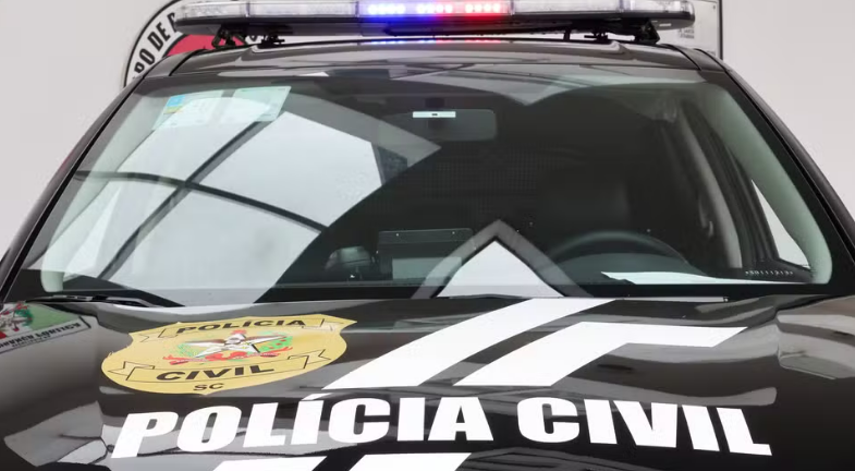 Casal é encontrado morto a tiros dentro de casa em Navegantes