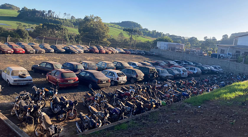 Carros e motos apreendidos em Maravilha vão a leilão