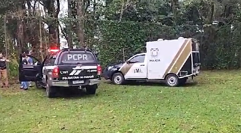 Corpo de homem em estado de decomposição é encontrado próximo a bosque