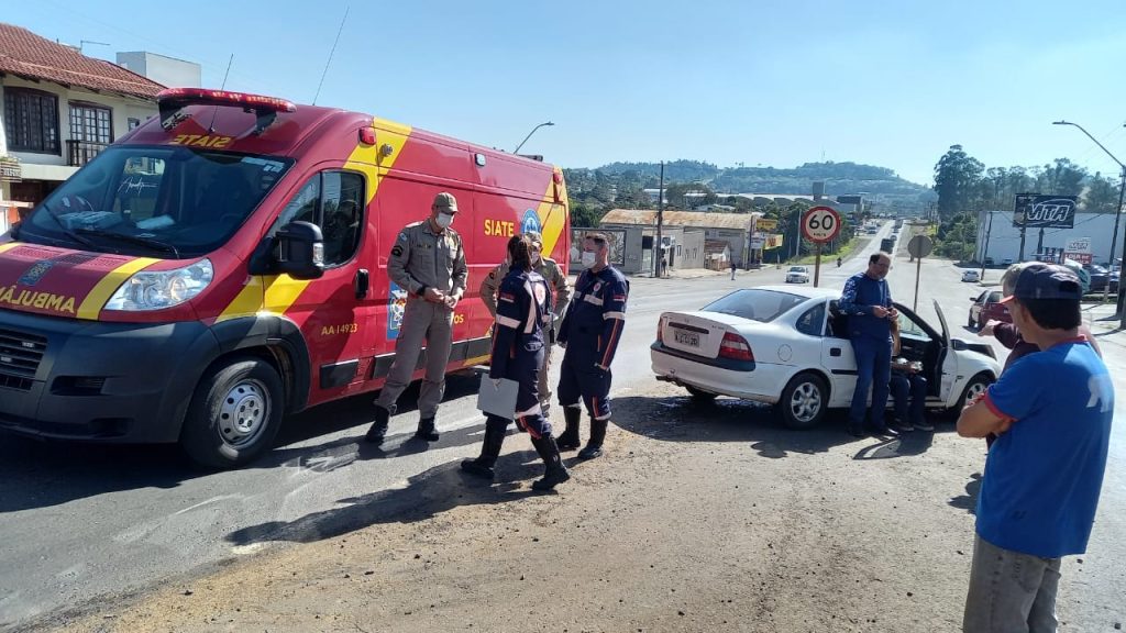 Casal fica ferido em acidente no centro