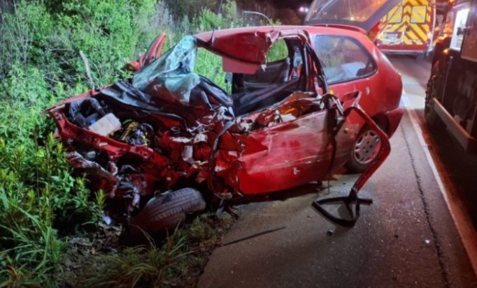 Colisão entre carro e caminhonete mata professor na SC-390