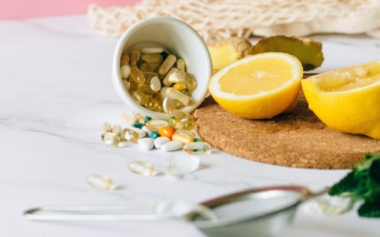 Anvisa lança curso gratuito sobre regulação de suplementos alimentares