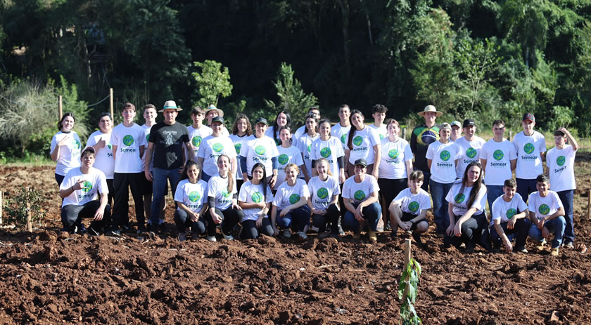 Sicoob São Miguel promove educação ambiental e protagonismo jovem por meio do Projeto Semear