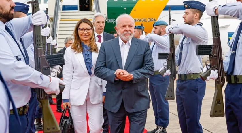 Lula desembarca em Portugal em primeira viagem à Europa no terceiro mandato