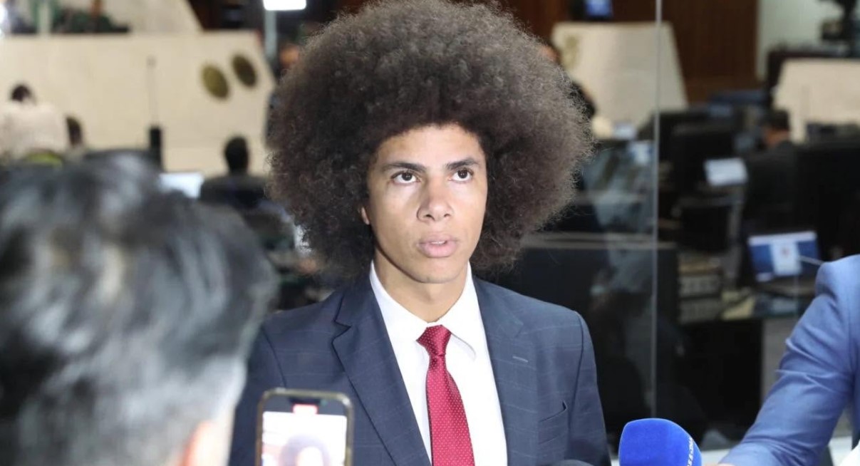 Justiça suspende processo que poderia cassar mandato de Renato Freitas
