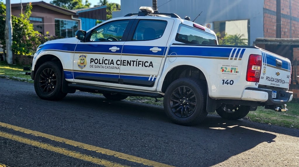 Polícia Científica realiza perícia após furto em salão de beleza