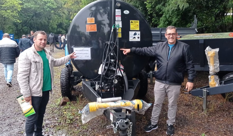 Agricultura do município recebe dois novos equipamentos do Governo de SC
