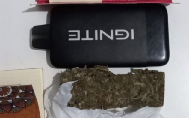 Adolescente de 16 anos é flagrado com maconha e cigarro eletrônico