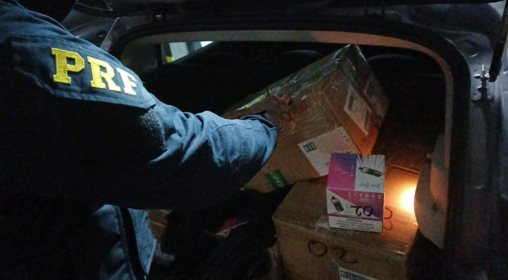 PRF apreende cerca de 2,8 mil cigarros eletrônicos contrabandeados em SC
